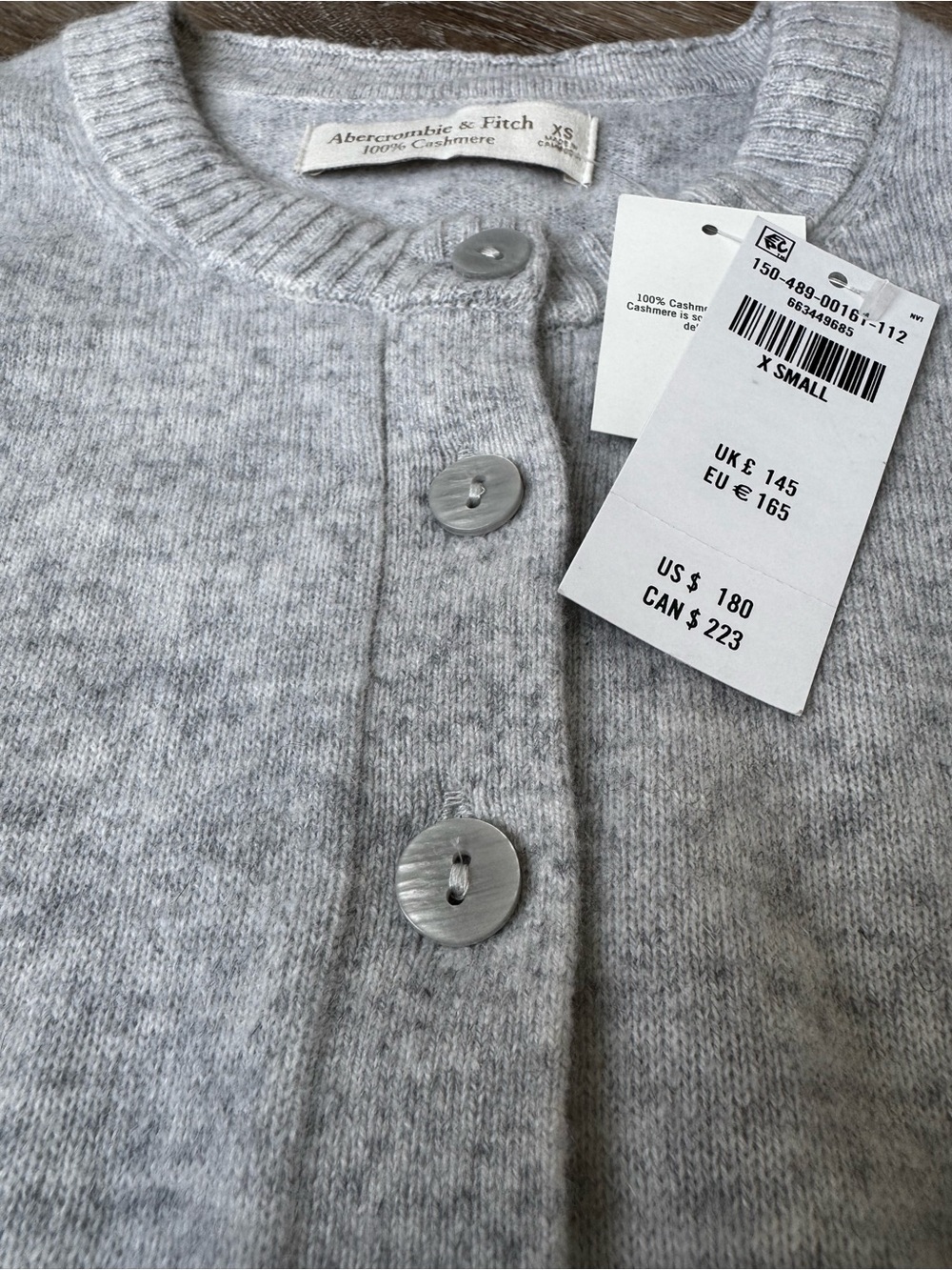 NWT Abercrombie & Fitch 100% Cashmere Gray Crew Neck Cardigan XS Luxury Sweater - Picture 3 of 9